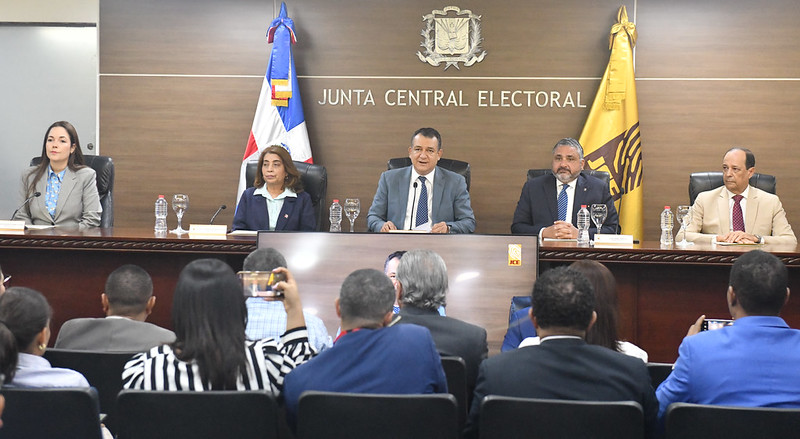 Pleno de la JCE fija posición ante informaciones sobre nueva cédula
